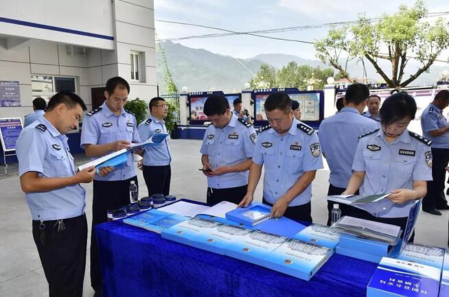 智璟無人機(jī)立足70周年國(guó)慶大慶， 為漢陰警務(wù)保障工作保駕護(hù)航